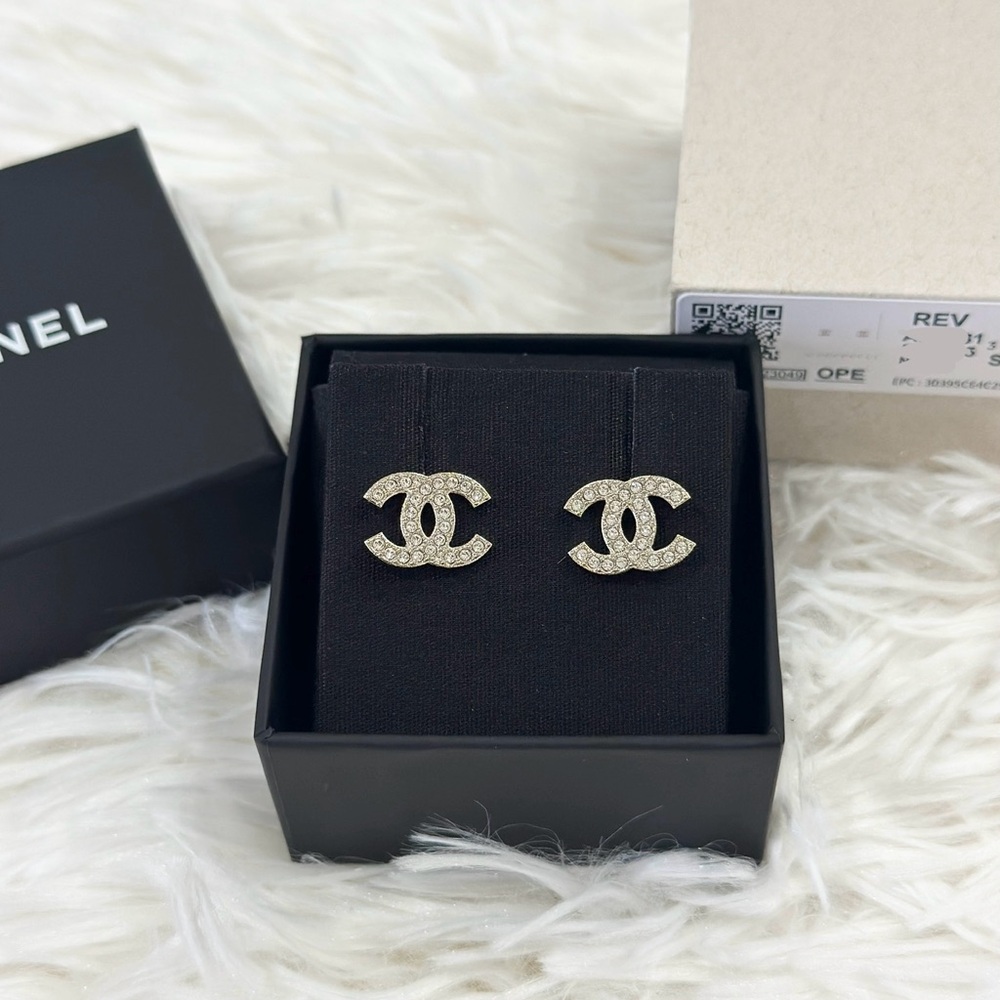 CHANEL GOLD CRYSTAL STUD EARRINGS